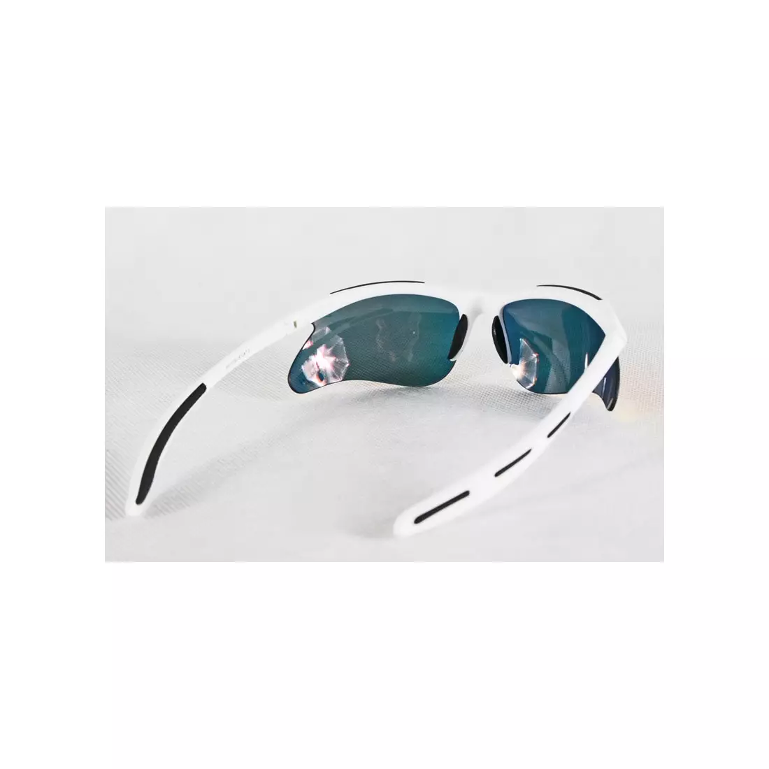 ROGELLI sportszemüveg HS-702 + tok - szín: Fehér
