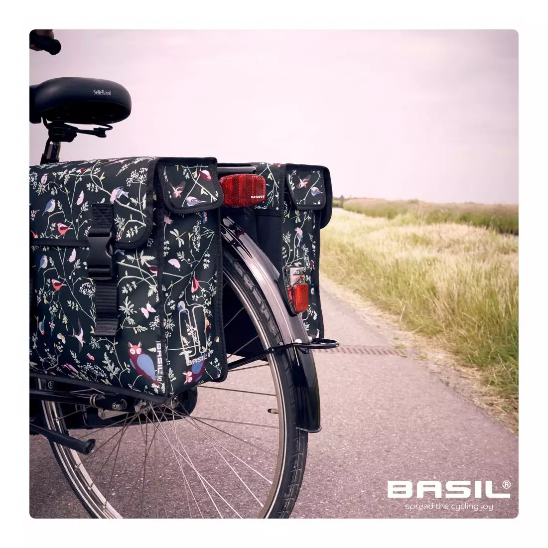 Dupla kerékpáros táska BASIL WANDERLUST DOUBLE BAG 35L, pánttal rögzítés, vízálló, fekete BAS-17642