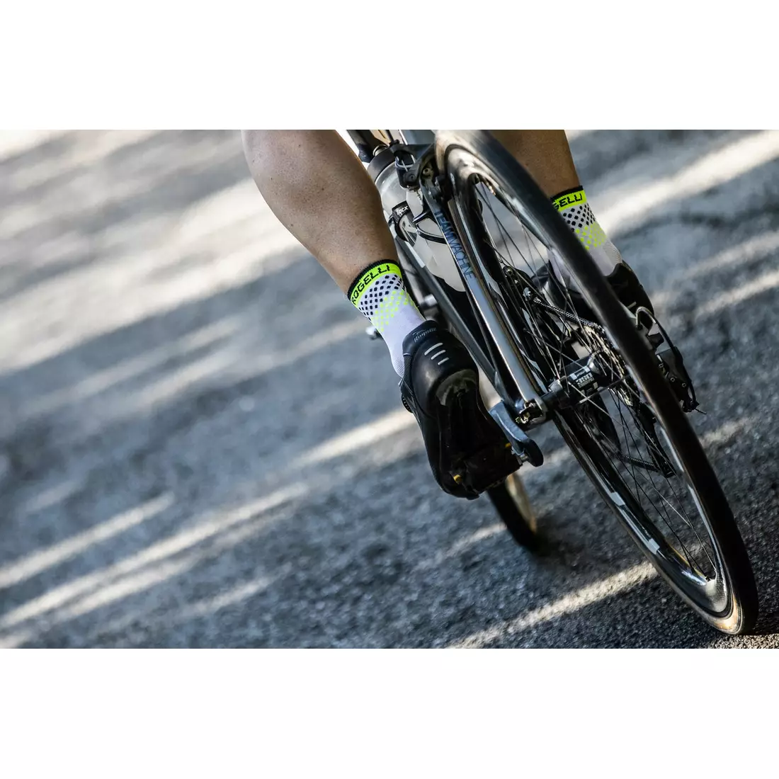 Rogelli HAPPY DOTS RCS-12 kerékpáros zokni 007.146 Fehér/Fluor Sárga