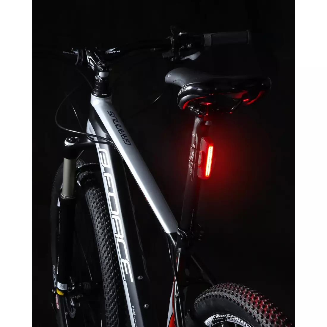 FORCE hátsó kerékpárlámpa COB 29LM 16x LED USB 45372