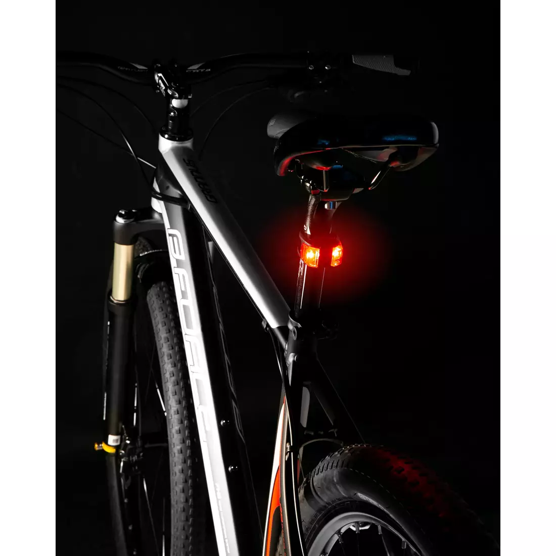 FORCE kerékpár lámpák halmaza AMBIT black 45452