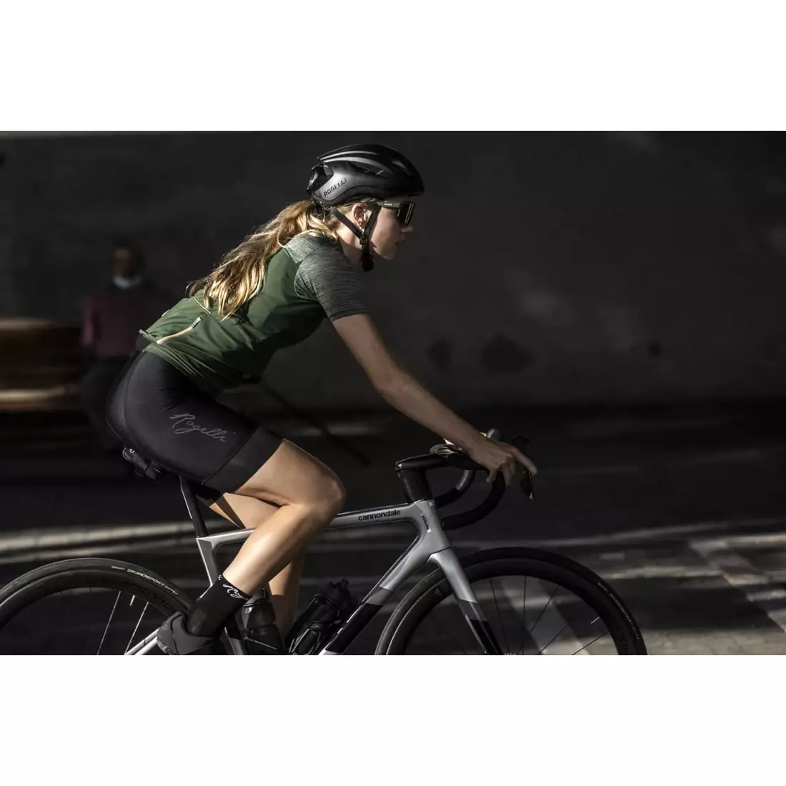 ROGELLI ESSENTIAL II Női kerékpáros nadrág nadrágtartóval, fekete