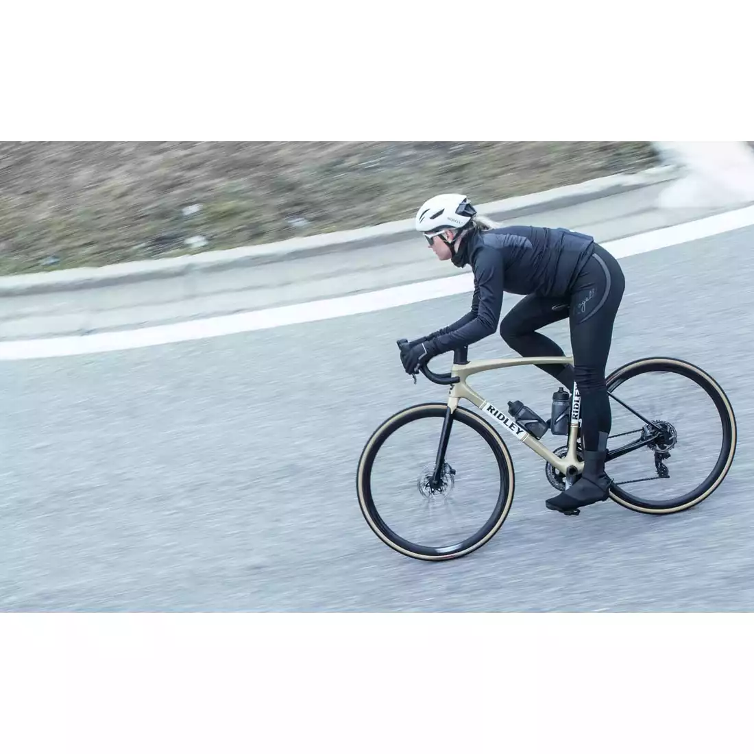 Rogelli DEEP WINTER női hőszigetelt kerékpáros nadrág nadrágtartóval, fekete