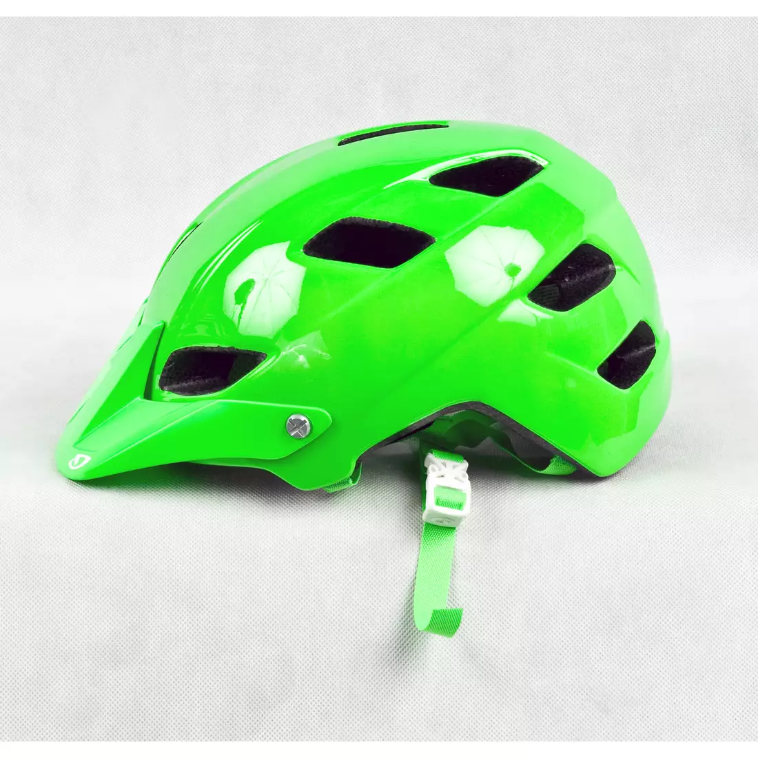 GIRO FEATURE kerékpáros sisak, zöld