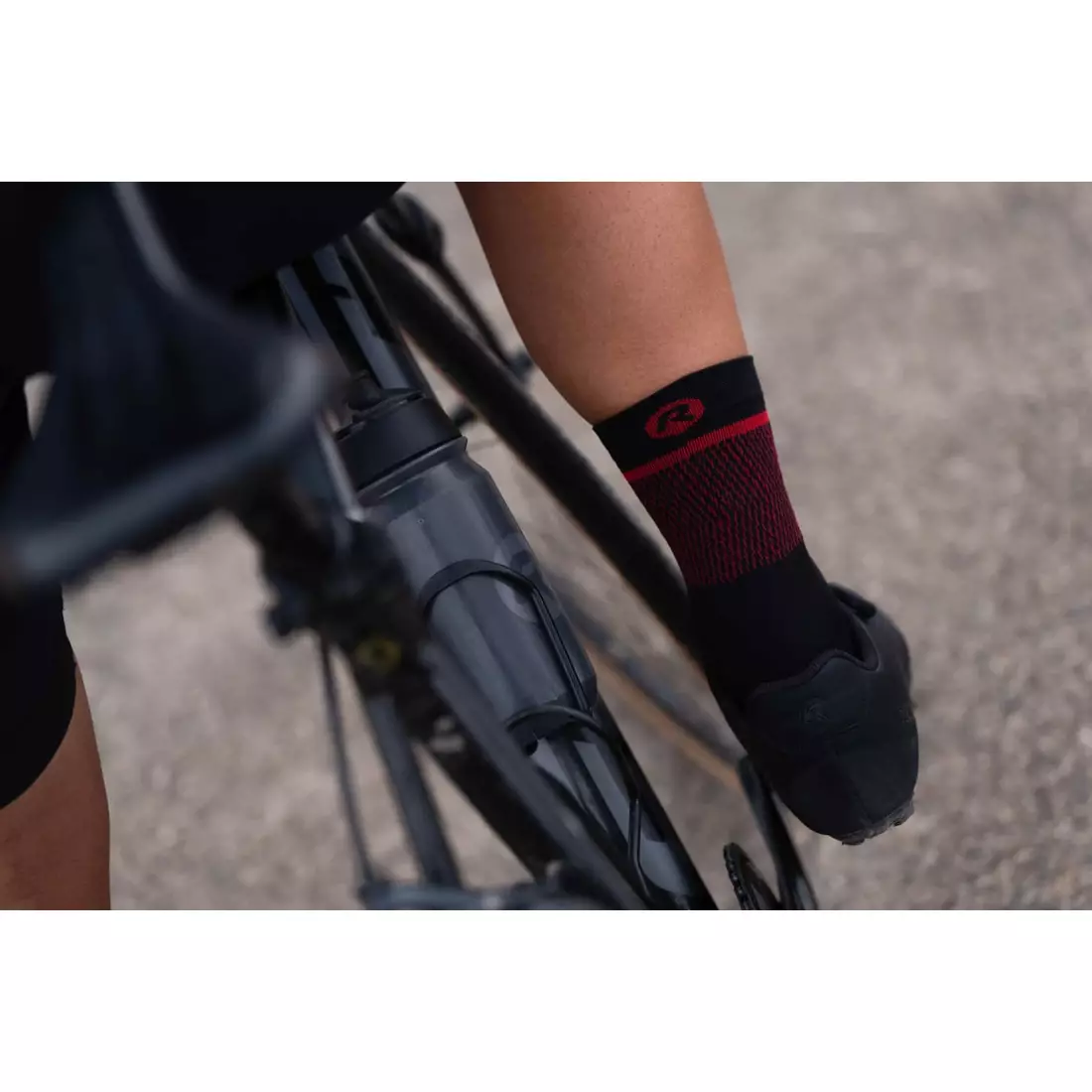 Rogelli HERO II kerékpáros/sport zokni, fekete és piros