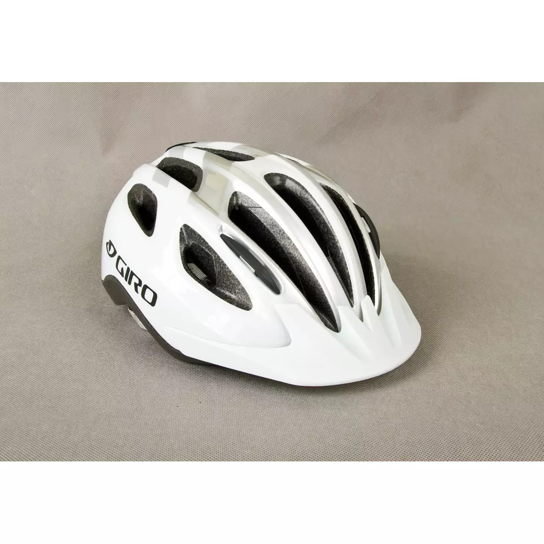 GIRO SKYLINE II kerékpáros sisak fehér ezüst