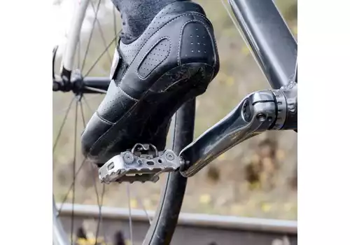 Hogyan szereljük be megfelelően a stoplit a kerékpáros cipőbe?